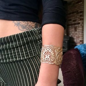 Gold cuff with little hearts and butterfly’s 🦋💛